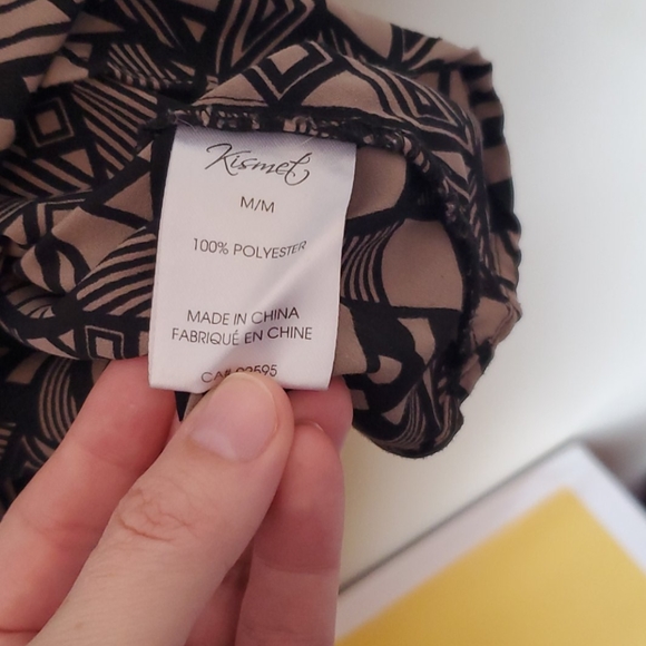 ⛱3/$20 Kismet Sleeveless Printed Top - Picture 6 of 6